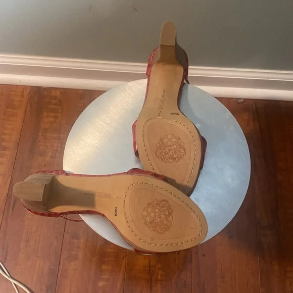 NEW VINCE CAMUTO RED ALLIGATOR LEATHER SANDAL - Picture 11 of 12